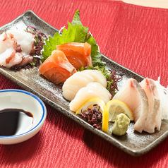 Assortment of 4 carefully selected sashimi