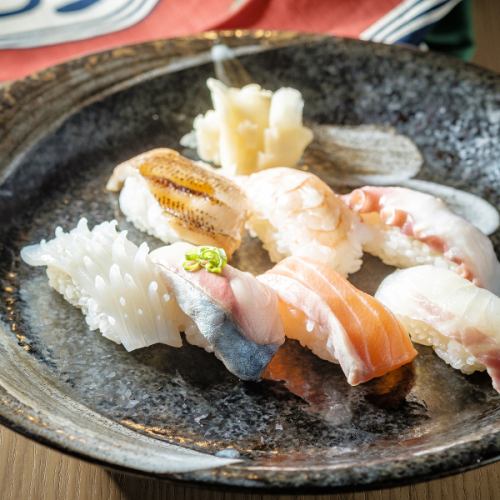 Assortment of 7 kinds of sushi