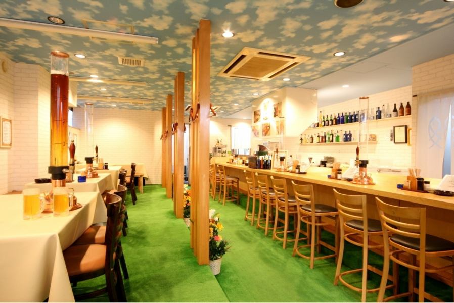 A novel and bright interior that overturns the image of an izakaya! Perfect for exciting! The image is always sunny after rain!