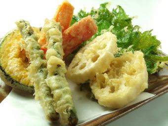 Assortment of 5 daily vegetable tempura
