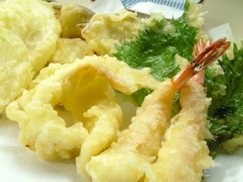 Assortment of 4 shrimp and vegetable tempura