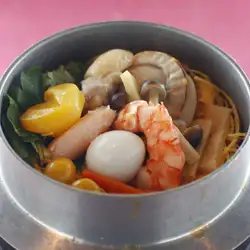 Ogojo family's pride and joy: "Chicken and mixed vegetable rice cooked in a pot"