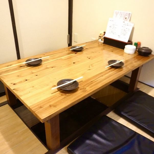 ご家族や仲間同士、会社宴会、接待などでご利用の際はぜひ掘りごたつのお座敷席をどうぞ!お料理、お酒と合わせてお食事もお楽しみいただけて特別感も◎アットホームな雰囲気で会話も弾みます♪お席に限りがございますので事前のご予約がオススメです!