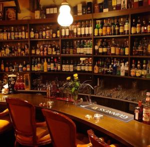 【カウンター席】日頃の疲れを癒しに、お一人様でも◎総席数40席完備！ご宴会最大50名様までOK！20名様以上で貸切対応可能◎お客様のシーン・人数に合わせ、ご案内いたします♪お席詳細・人数・ご予算など、お気軽にお問い合わせください！※写真は一例です