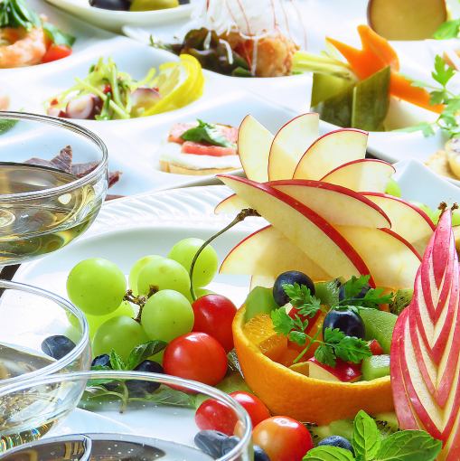 乾杯スパークリングワイン＆18種類のタパス付き【女子会コース】2.5H飲み放題付4300円