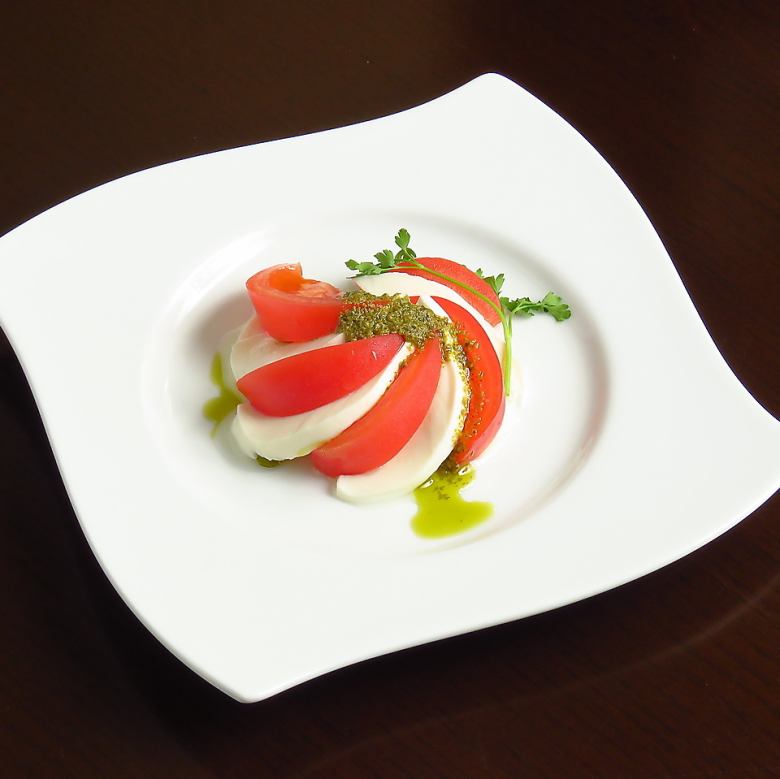 トマトとモッツァレラチーズのカプレーゼ