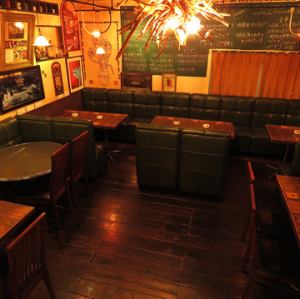 【テーブル席】人数に合わせ、調整が可能です♪総席数40席完備！ご宴会最大50名様までOK！20名様以上で貸切対応可能◎お客様のシーン・人数に合わせ、ご案内いたします♪お席詳細・人数・ご予算など、お気軽にお問い合わせください！※写真は一例です