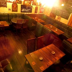 【テーブル席】人数に合わせ、調整が可能です♪総席数40席完備！ご宴会最大50名様までOK！20名様以上で貸切対応可能◎お客様のシーン・人数に合わせ、ご案内いたします♪お席詳細・人数・ご予算など、お気軽にお問い合わせください！※写真は一例です