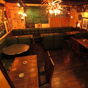 【テーブル席】人数に合わせ、調整が可能です♪総席数40席完備！ご宴会最大50名様までOK！20名様以上で貸切対応可能◎お客様のシーン・人数に合わせ、ご案内いたします♪お席詳細・人数・ご予算など、お気軽にお問い合わせください！※写真は一例です