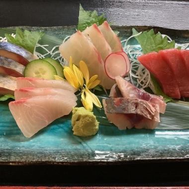 【旬の味覚を堪能】全国各地の港から直送！料理長厳選・鮮魚5種の贅沢刺身盛り