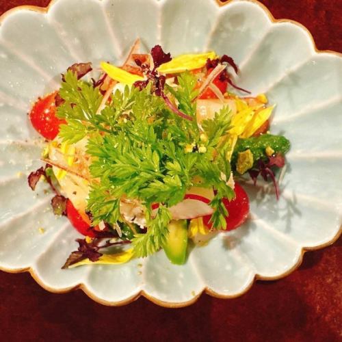 生帆立とさくらんぼとチーズの白和え