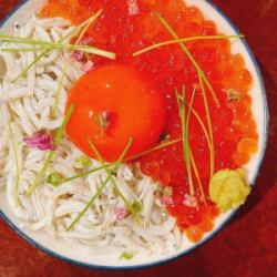 釜揚げしらすとイクラの高級玉子かけ飯