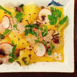 真鯛と新甘夏と黒七味のカルパッチョ