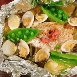 真鯛と春野菜の桜蒸し