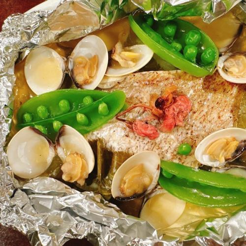 真鯛と春野菜の桜蒸し