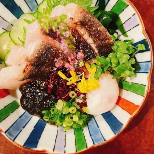 サワラ炙り刺し 生海苔醤油と温泉玉子