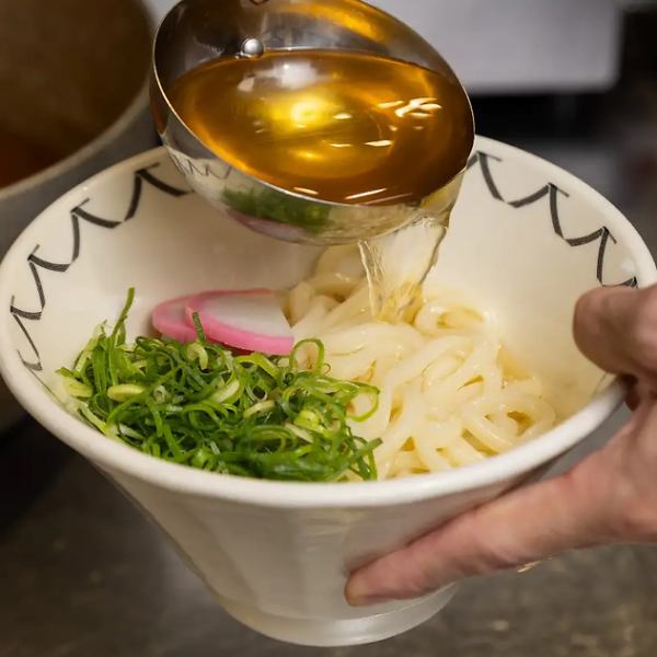 本格うどんを〆に！優しい味わいが体に染み渡ります