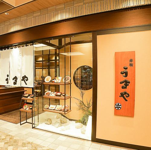 アミュプラザ内映画館前、お気軽にお声がけください。