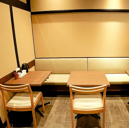 ５～６名でご利用いただける個室が２つあります。合わせて１２名でご利用いただけます！