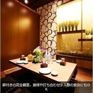 2~4名様用完全個室”足元楽々。駅近、宴会に最適のくつろぎ空間で本格料理をお愉しみください。※画像は系列店です。#誕生日 #女子会 #居酒屋 #京都 #京都駅 #海鮮 #焼き鳥 #個室 #飲み放題