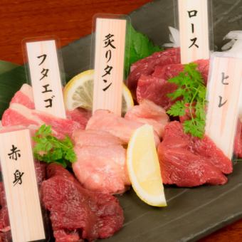 【博多雞等5種串燒和5種櫻桃肉的套餐】<共8道菜>僅食物3,000日元、含無限暢飲4,500日元