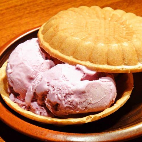 Red potato monaka ice cream