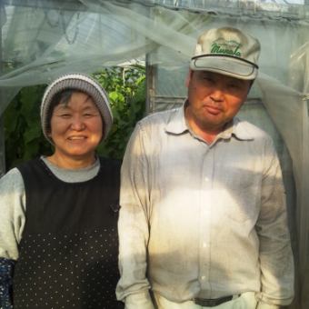 農業一筋30年の羽田さん夫妻は息の合ったコンビネーションで力仕事もなんのその。