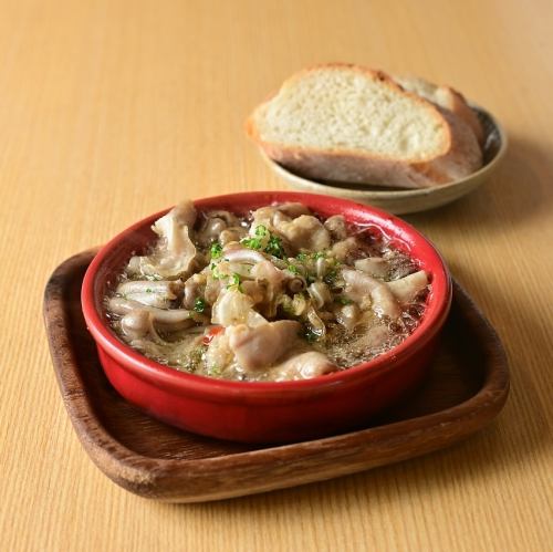 みみがーと豚中味のホルモンアヒージョ