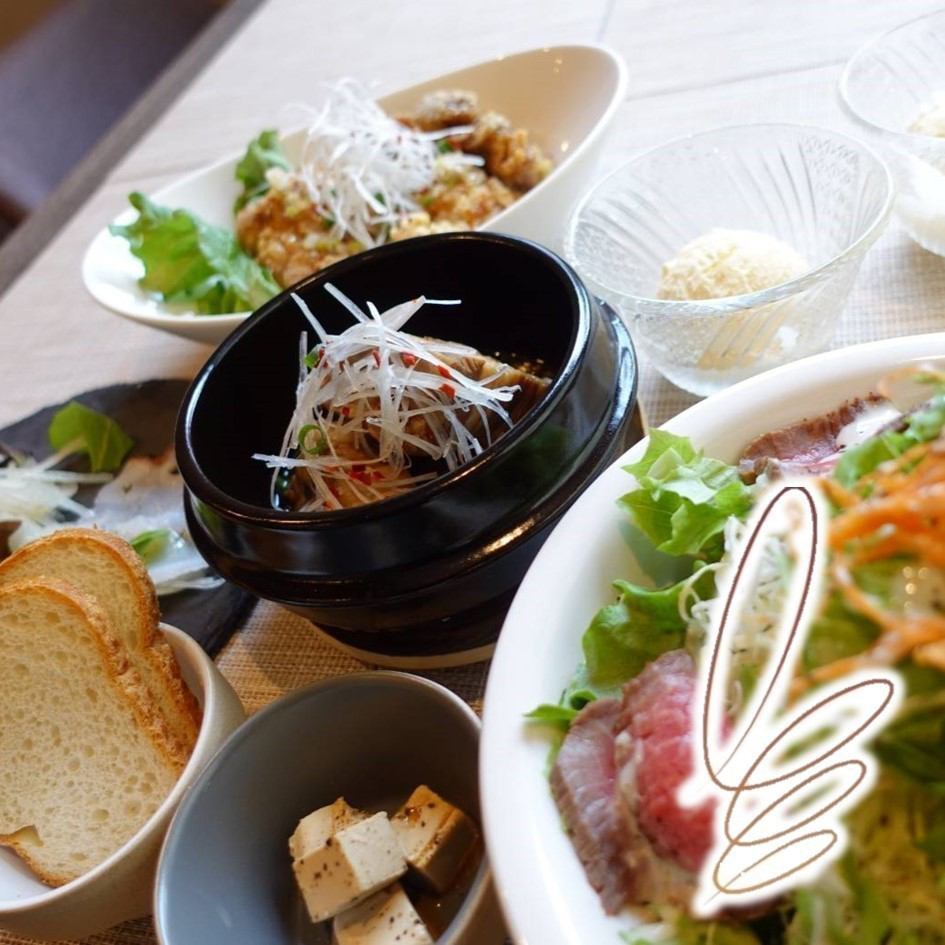Enjoy creative Japanese, Western, and Chinese cuisine! We also have sweets, so it's perfect for a cafe♪