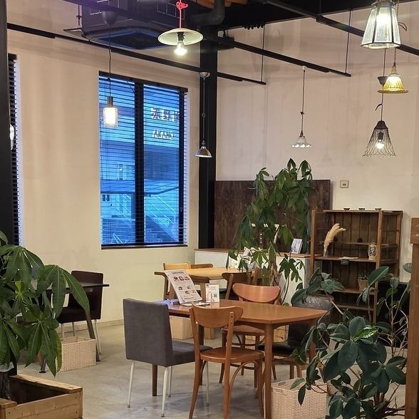 1階は雑貨やおしゃれな雑誌もありのとってもお洒落な空間♪ついつい長居してしまうかも…