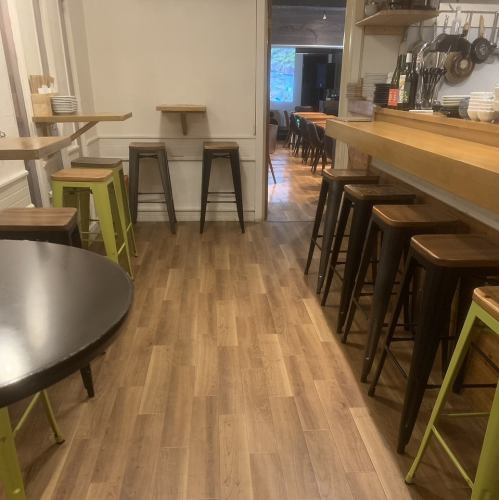 カウンター席完備