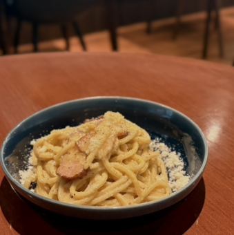 燻製ベーコンの濃厚カルボナーラ