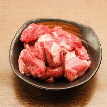 【肉通を唸らせる逸品】驚くほどやわらかい「ラム肩ロース」