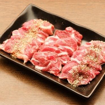 【店の顔!】創業五十年の秘伝ダレに絡む「しまだやジンギスカン」