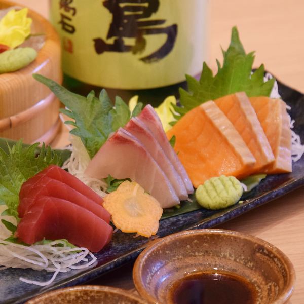 【直送鮮魚】その日の仕入れ状況により新鮮なものをご提供致します。鮮魚の盛り合わせは人気メニュー！