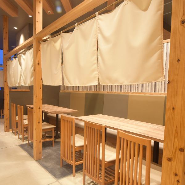 【豊田市駅徒歩1分】最大35名様程度までご利用頂ける宴会場は和を基調とした落ち着いた雰囲気でまさに大人の隠れ家個室空間です。会社宴会・プライベート飲み会・女子会などあらゆるシーンに対応可能◎お昼の宴会も大歓迎です！！喫煙スペースもございますのでおたばこもOK♪豊田市駅周辺でお店をお探しなら当店で☆