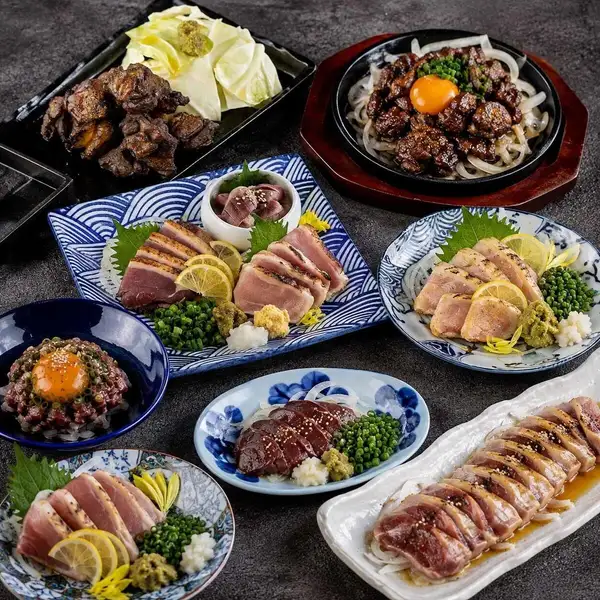 厳選地鶏を贅沢に味わう。地鶏の旨みを活かした多彩な料理をお楽しみいただけます。
