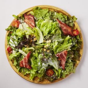 厚切りベーコンのシーザーサラダ