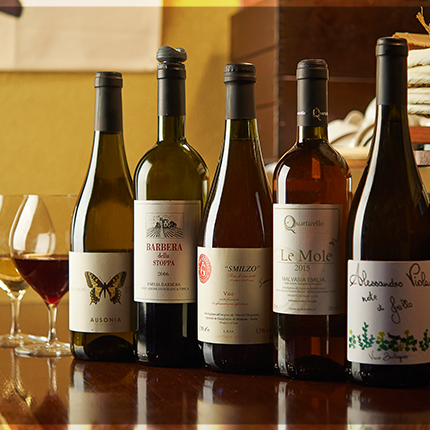 Sake and wine stuck to compatibility with food