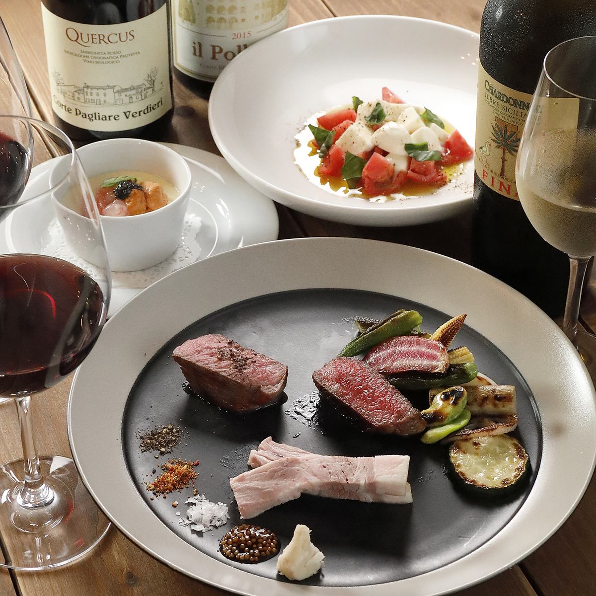 Enjoy various kinds of meat dishes such as lamb from all over the country with wine.