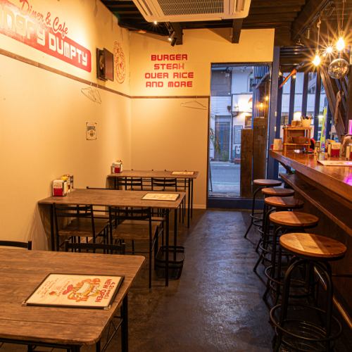 落ち着いた空間の店内はお席もバリエーション豊富