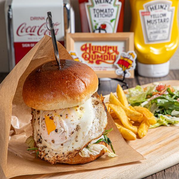 肉汁溢れる美味しさに目玉焼きがドンっ！◇◆HungryDUMPTYハンバーガー◇◆1760円（税込）
