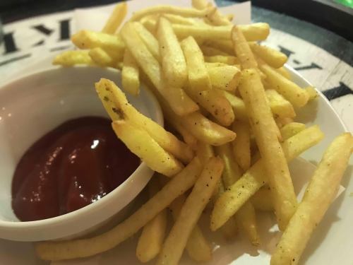 [All-you-can-eat fries for 2 hours, you can get refills of fries as many times as you like!] *From 3 people
