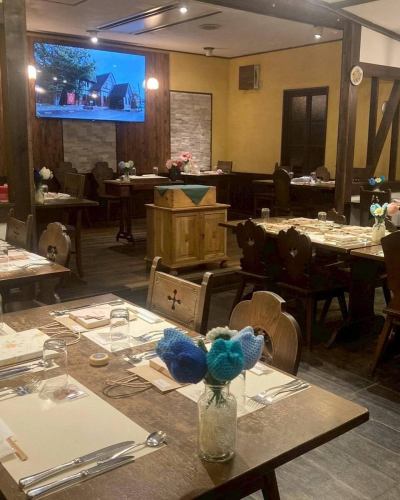 .
1.5次会ってなに？

ずばり！！
結婚式と二次会の「いいとこ取り」です❣️

＼魅力をまとめてみました／

✅ 自由度が高い！演出も内容もお好みで
✅ ゲストの負担が少ない（会費制が多め）
✅ 本格的なドレス＆演出も叶う
✅ でも披露宴ほどフォーマルじゃない！
✅ お値段も披露宴よりグッとお得✨

「挙式は済ませたけど、友達にもお披露目したい」
「沖縄やHawaiiで挙式をして、お披露目は地元で」
「親しい人とカジュアルに楽しみたい」

そんなふたりにぴったりなのが1.5次会❣️

一軒家で叶える
私たちだけの自由なウェディング

お料理もとっても美味しいです♪

ぜひお気軽にお問い合わせください

#家族婚 #2次会 #二次会 #結婚パーティー #美味しい
#カジュアルウェディング #お披露目会 #レストラン
#岐阜ごはん #ラフ婚 #自由 #アットホーム #LINE