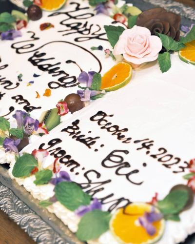 .
1.5次会ってなに？

ずばり！！
結婚式と二次会の「いいとこ取り」です❣️

＼魅力をまとめてみました／

✅ 自由度が高い！演出も内容もお好みで
✅ ゲストの負担が少ない（会費制が多め）
✅ 本格的なドレス＆演出も叶う
✅ でも披露宴ほどフォーマルじゃない！
✅ お値段も披露宴よりグッとお得✨

「挙式は済ませたけど、友達にもお披露目したい」
「沖縄やHawaiiで挙式をして、お披露目は地元で」
「親しい人とカジュアルに楽しみたい」

そんなふたりにぴったりなのが1.5次会❣️

一軒家で叶える
私たちだけの自由なウェディング

お料理もとっても美味しいです♪

ぜひお気軽にお問い合わせください

#家族婚 #2次会 #二次会 #結婚パーティー #美味しい
#カジュアルウェディング #お披露目会 #レストラン
#岐阜ごはん #ラフ婚 #自由 #アットホーム #LINE