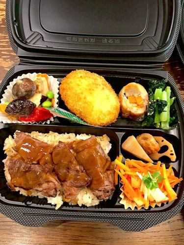 .
Juicy and filling!
Our proud steak bento 🍱

Today is a little special...🥩✨
A reward for working hard
How about a luxurious steak bento?

It is also used by companies and school teachers,
"It was satisfying and delicious!"
We have received many positive comments.

1 piece 2,700 yen including tax

For special occasions
It is also suitable for everyday lunches.

-————————————————
🍱 Order a bento box for 6 people or more + coffee (550 yen per cup)
Private room rental is free!
-————————————————

Perfect for conferences and meetings.

Please feel free to use this space for business meetings or lunch parties.

Feel free to consult us about your budget and quantity ☺️
For reservations and inquiries, please send us a DM.

#grape shop
#lunchbox
#PartySet
#Takeout
#MeetingBento
#lunchbox
#cafebento
#Creative cuisine
#Delicious lunch box
#Gifu Gourmet
#lunch time
#cafe lunch
#Family get-together
#Celebrations
#EventPreparation
#HomemadeBento
#Corporate lunch
#Catered lunch
#Sports day lunch
#LINE