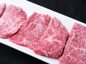 しんしん＜肉もも。1番きれいなサシの入った肉。脂の甘味を楽しむ。＞