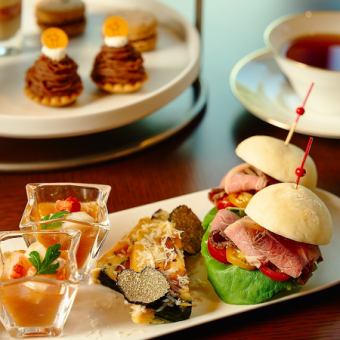 【토, 일, 공휴일 한정】피에르 에르메 콜라보 AfternoonTea~2025 Winter~+건배용 유리 샴페인 14:00