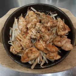 鶏もも肉のガーリックオイル焼き