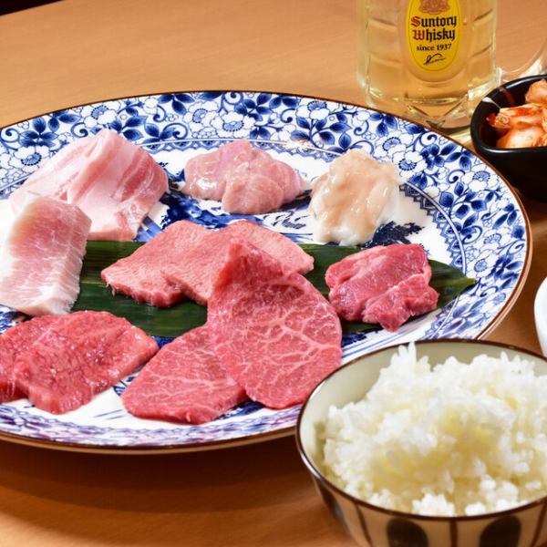 【各種宴会・飲み会などに最適◎2名～6名様までのテーブル席】テーブルが隣接していますので大人数でのお食事も楽しみいただけます！ご家族や友人知人とご近所同士など幅広くご利用いただけ、会話が弾むワイワイとした雰囲気が楽しいテーブル席です！